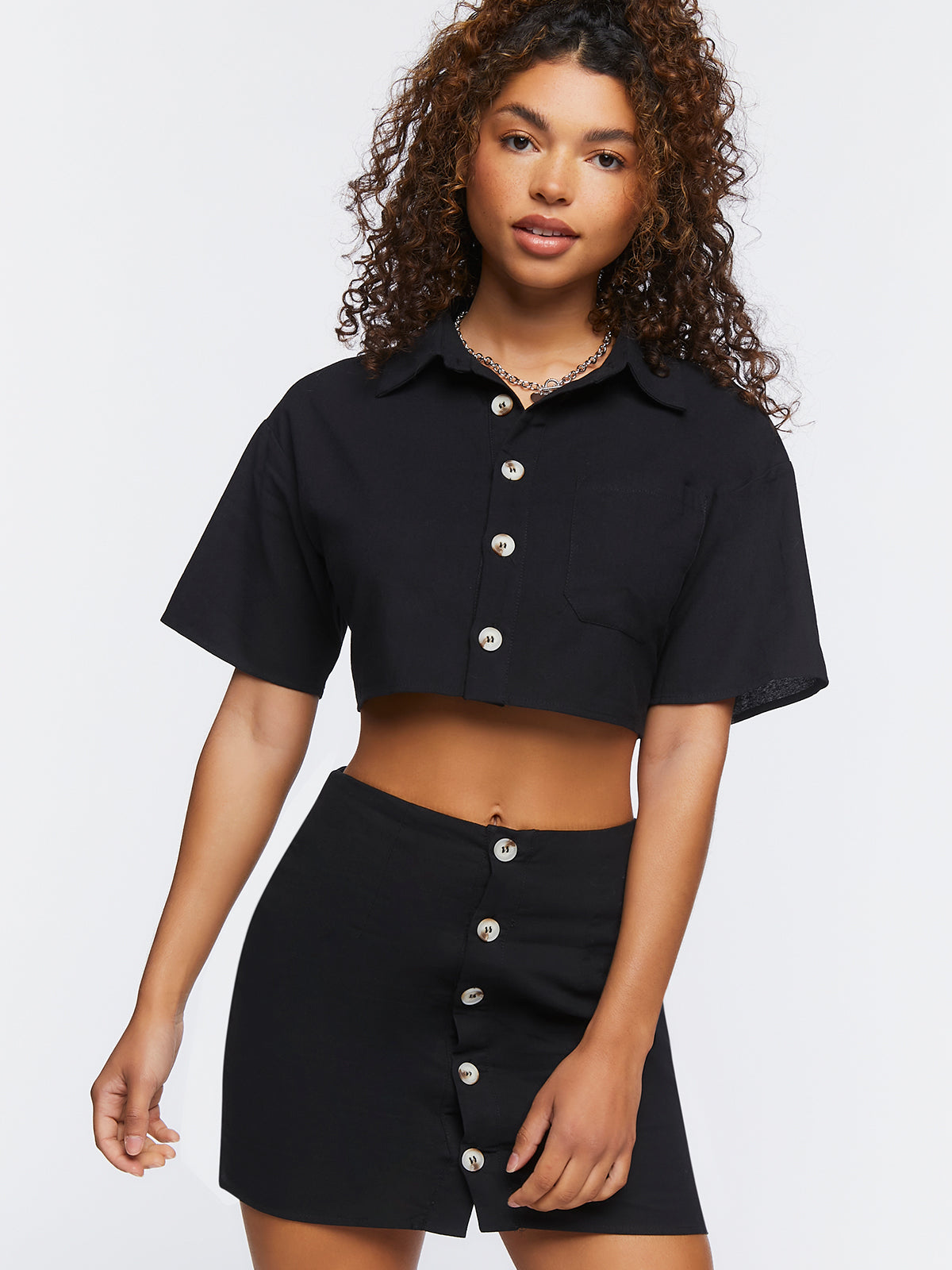 סט מכופתרת קרופ וחצאית מיני בשילוב פשתן