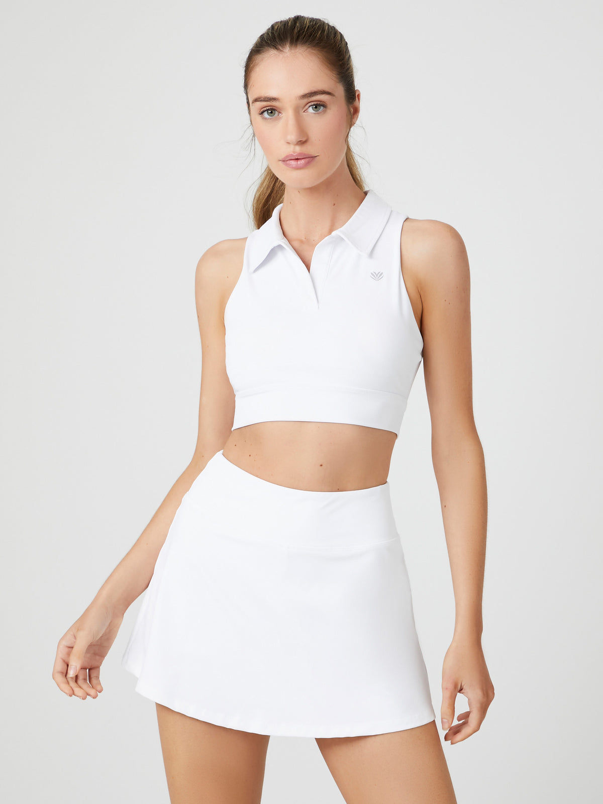 חצאית מיני ספורטיבית