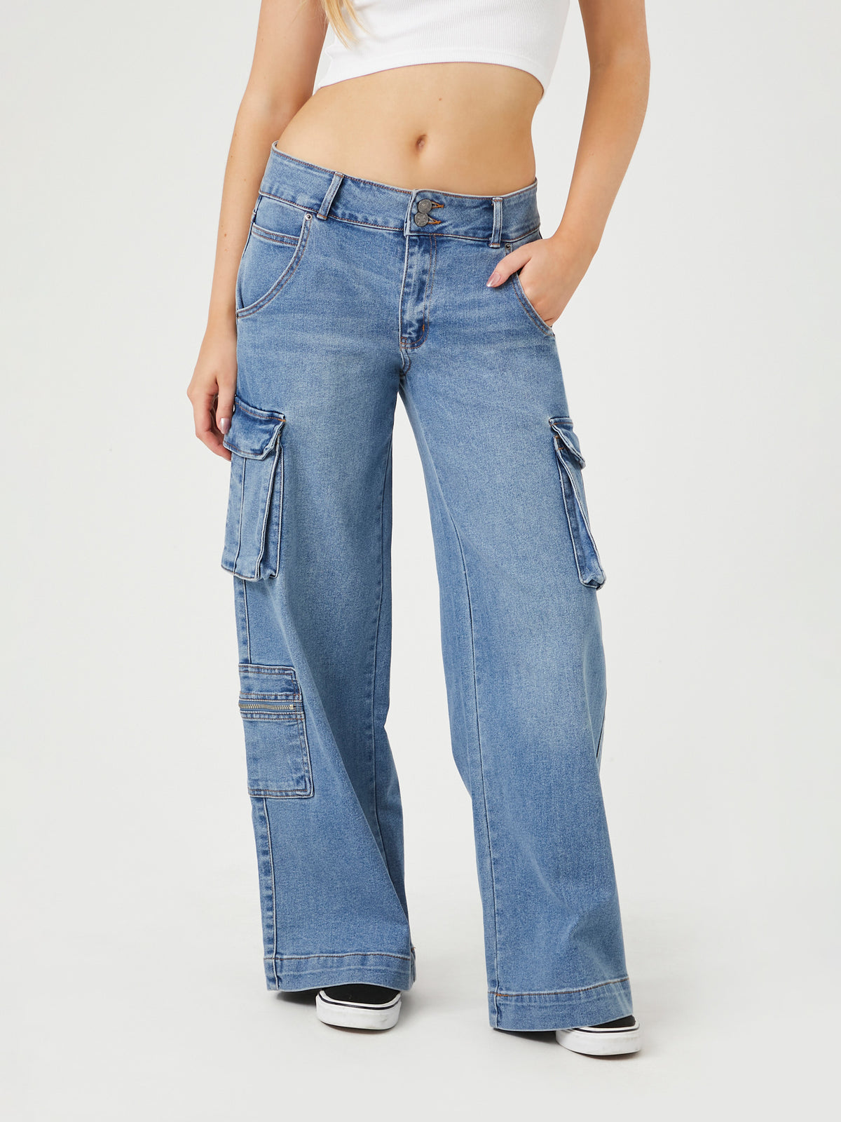 ג'ינס דגמ'ח בגזרה נמוכה