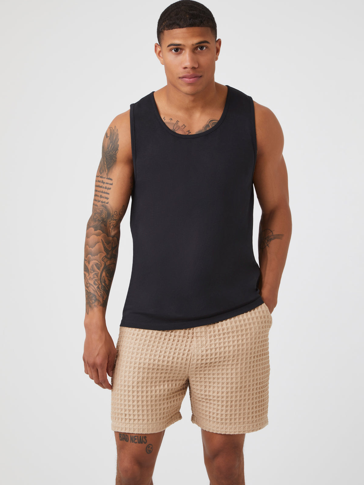 מכנסי ברמודה בטקסטורה משובצת