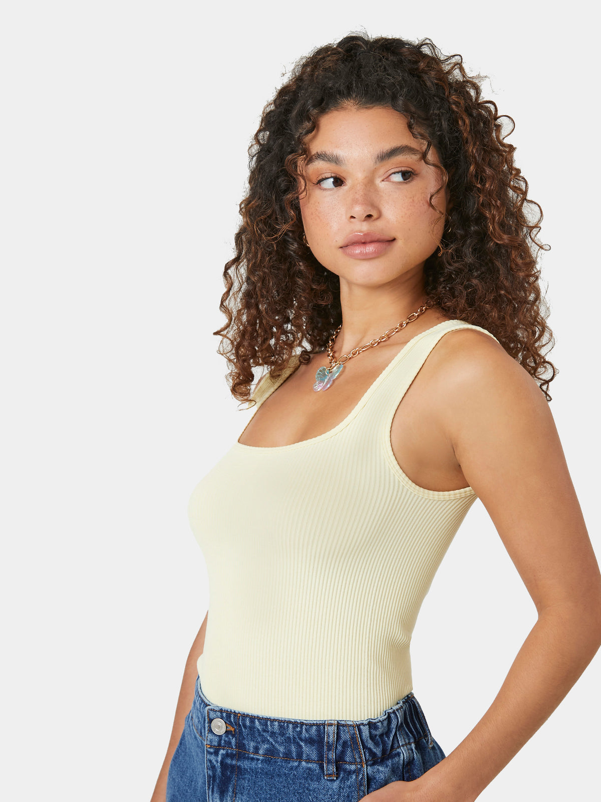 בגד גוף סרוג ללא תפרים עם מחשוף מרובע