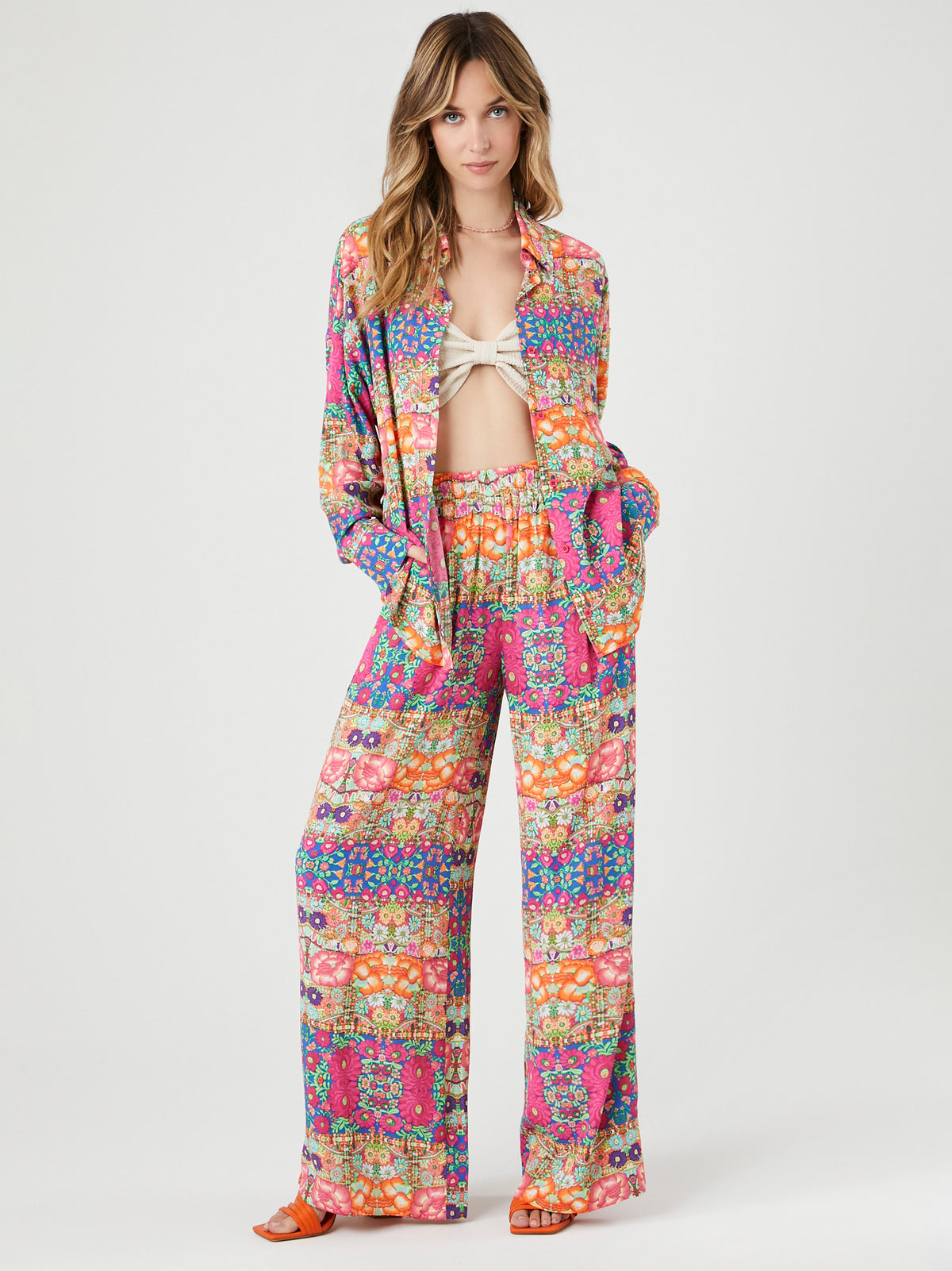 מכנסיים פרחוניים רחבים