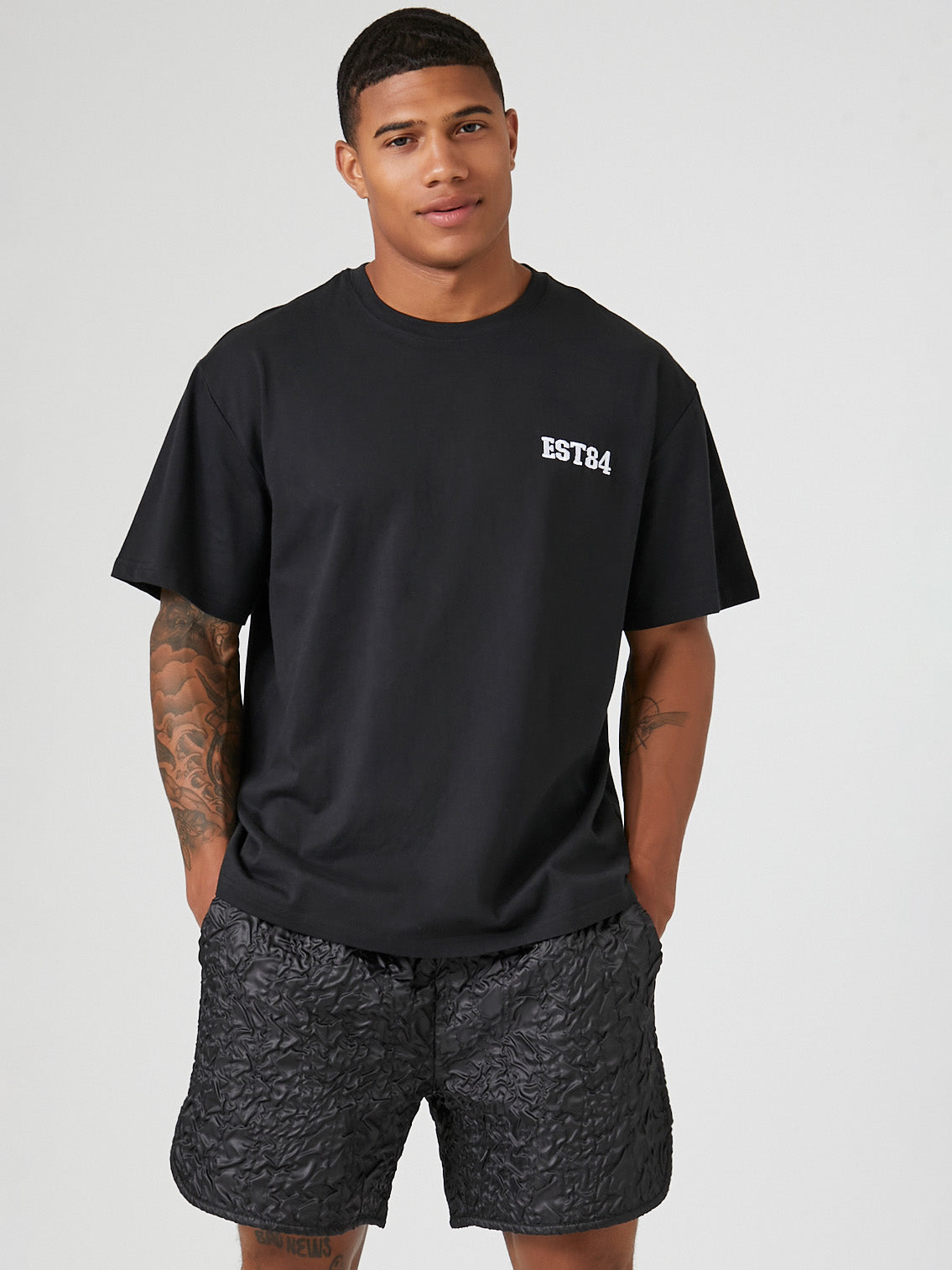 מכנסיים קצרים בטקסטורה מקומטת