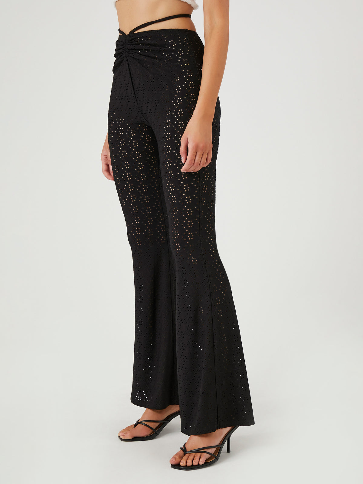 מכנסי פדלפון בשילוב רקמה פרחונית