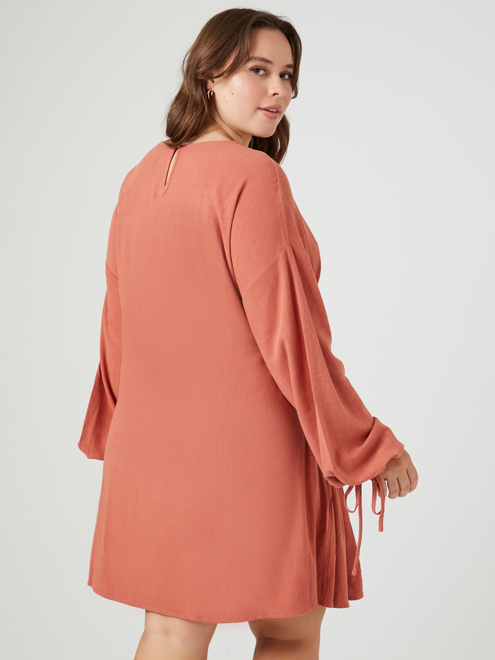 שמלת מיני בשילוב כיווץ מותן PLUS SIZE- FOREVER 21|פוראבר 21