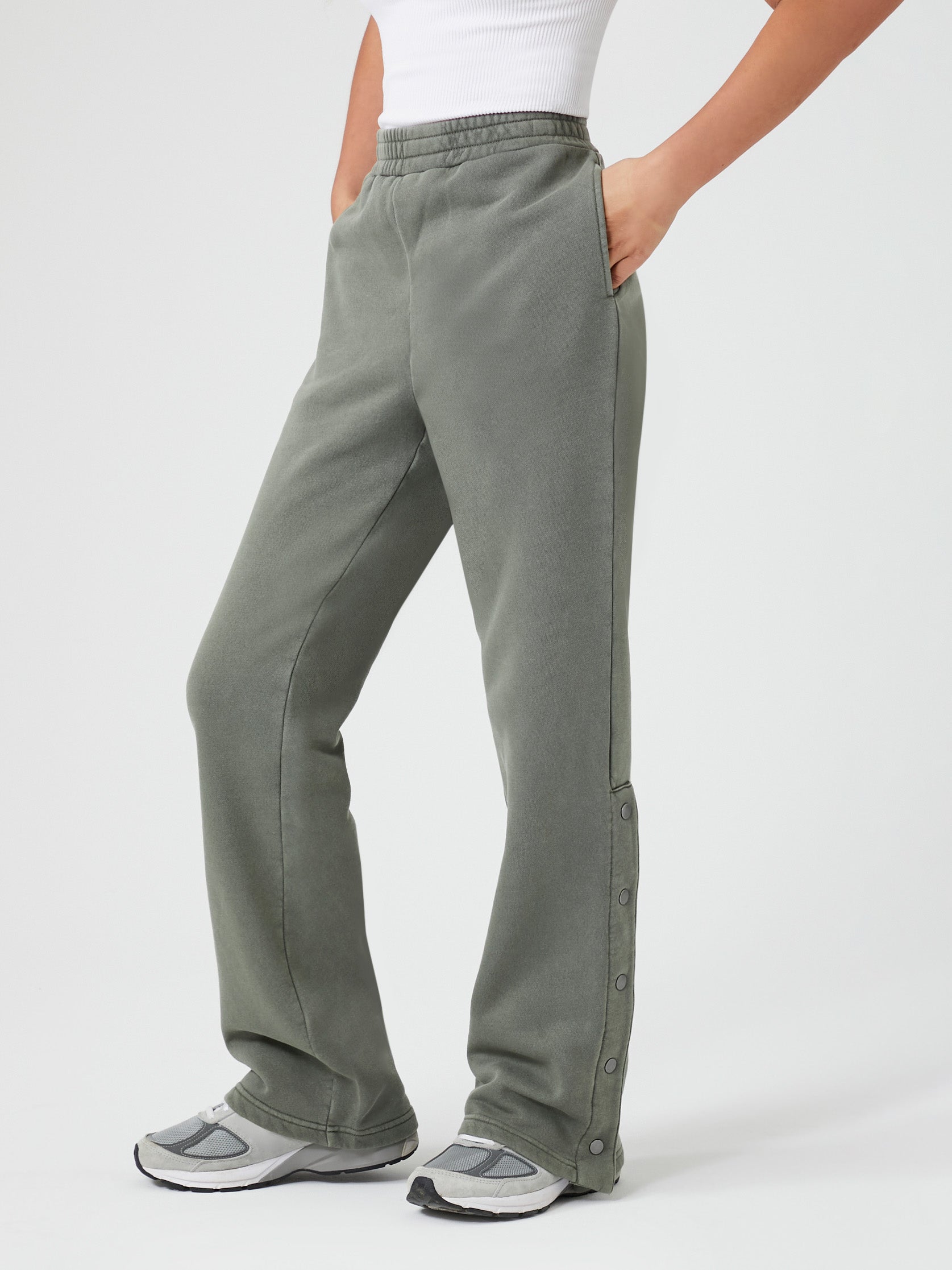 מכנסי פליז עם מותן אלסטית וכיסי צד בתפר- FOREVER 21|פוראבר 21