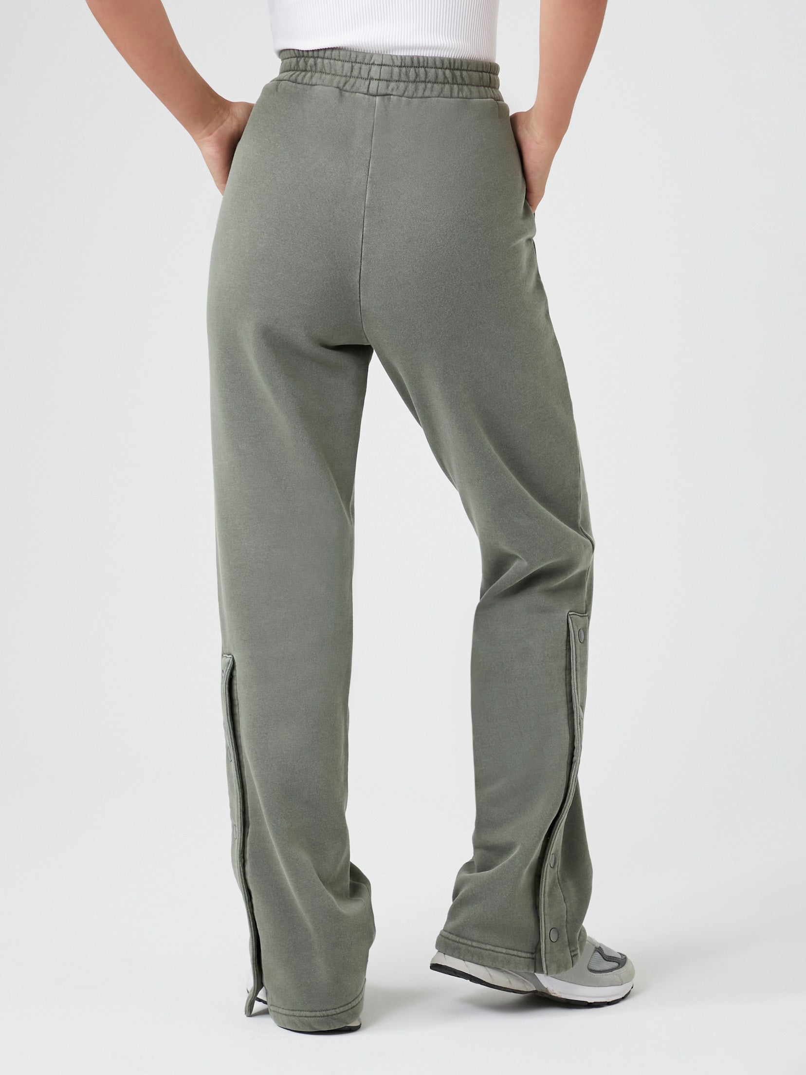 מכנסי פליז עם מותן אלסטית וכיסי צד בתפר- FOREVER 21|פוראבר 21