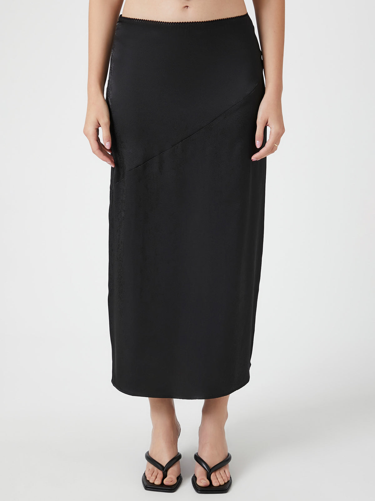 חצאית מקסי סאטן בשילוב טקסטורה