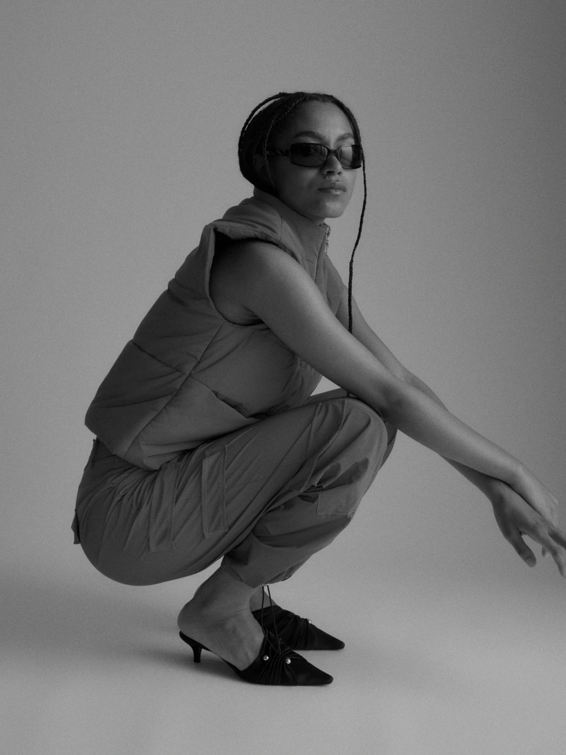 מכנסי קרגו במראה מבריק