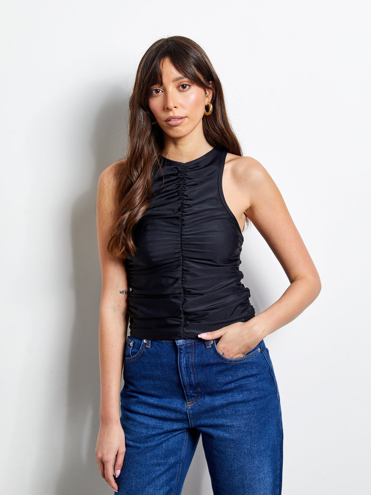 גופייה בעיצוב כיווץ קדמי