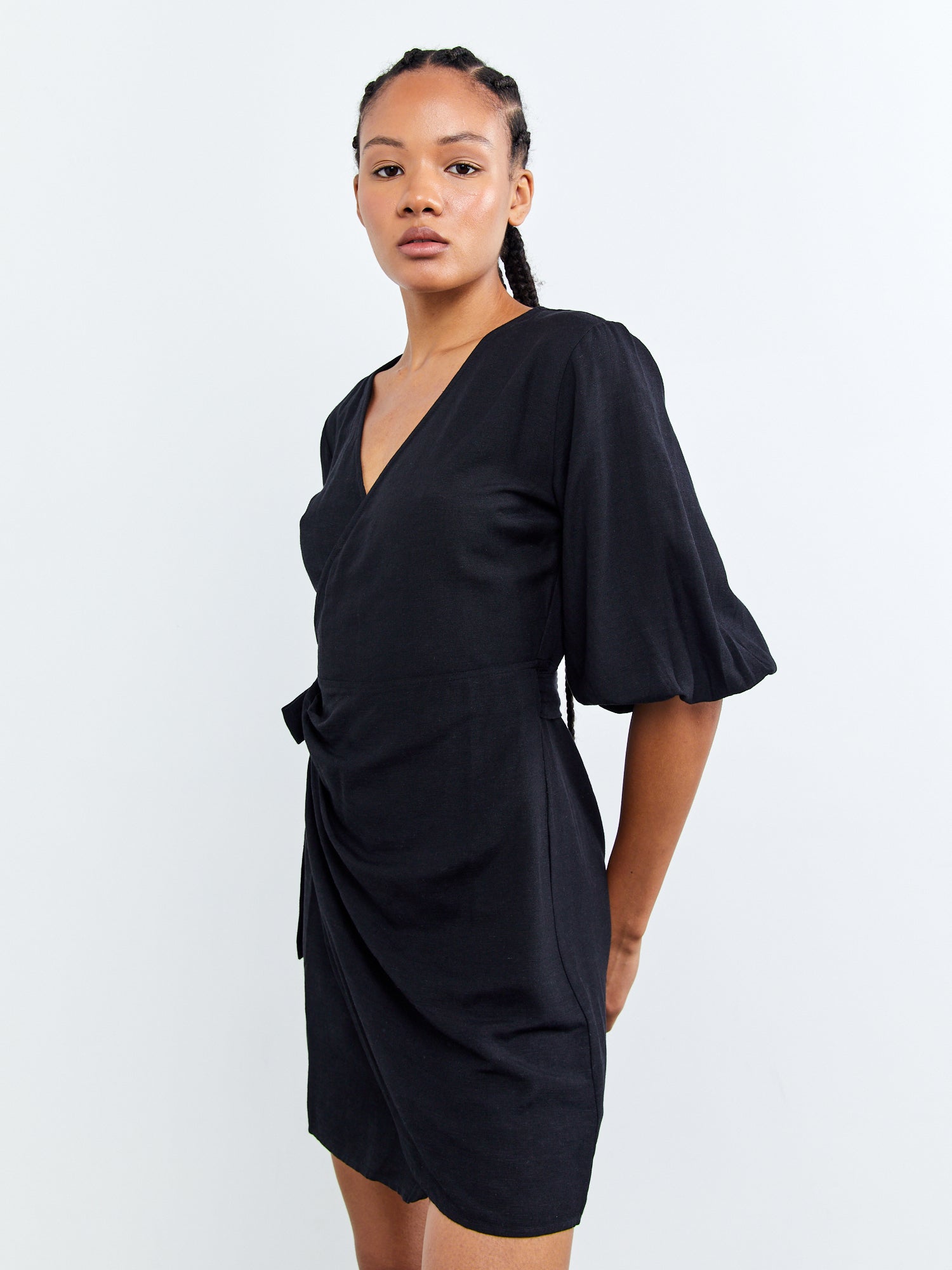 שמלת מעטפת בשילוב שרוולים נפוחים- NA-KD|נייקד