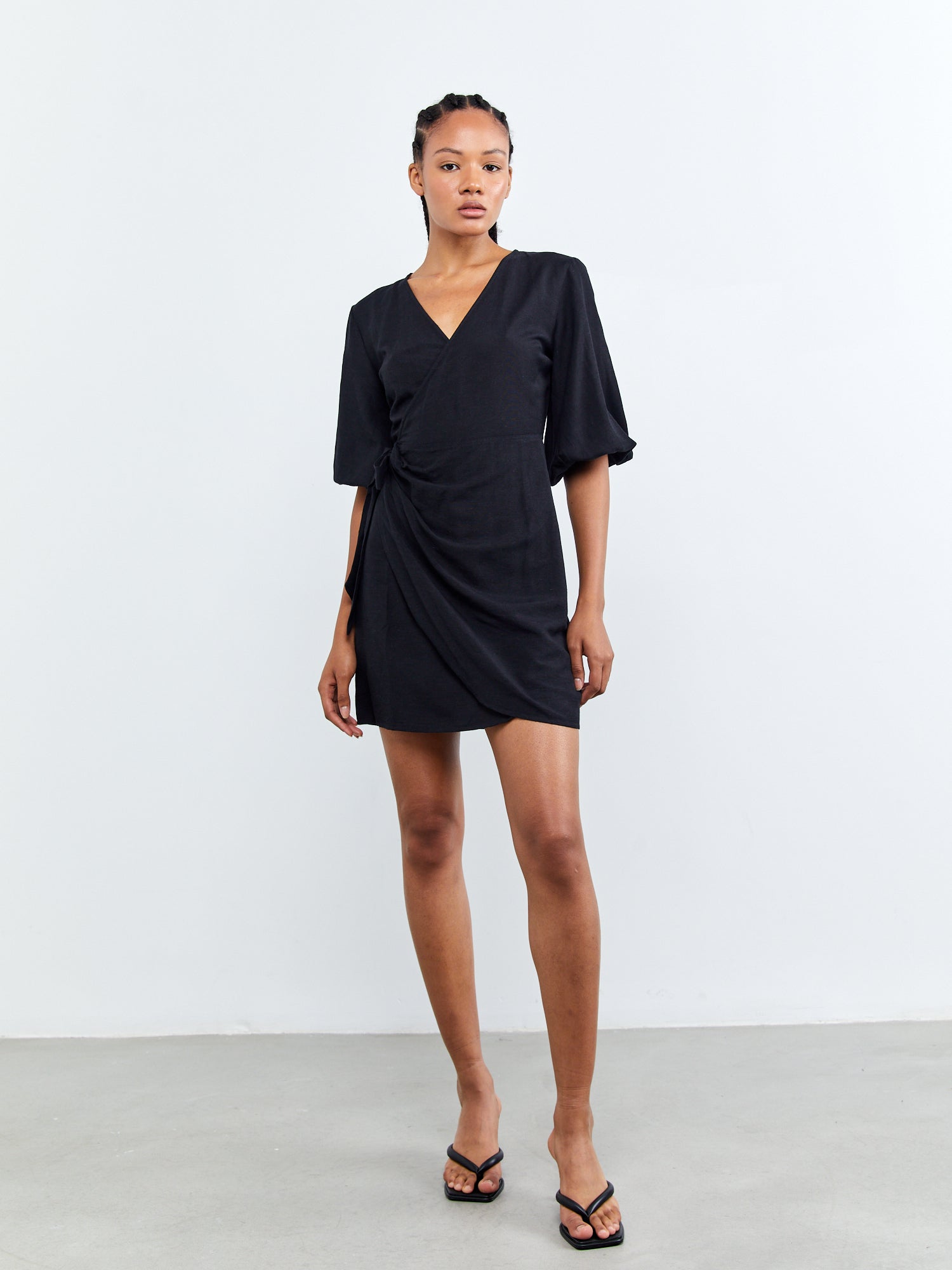 שמלת מעטפת בשילוב שרוולים נפוחים- NA-KD|נייקד