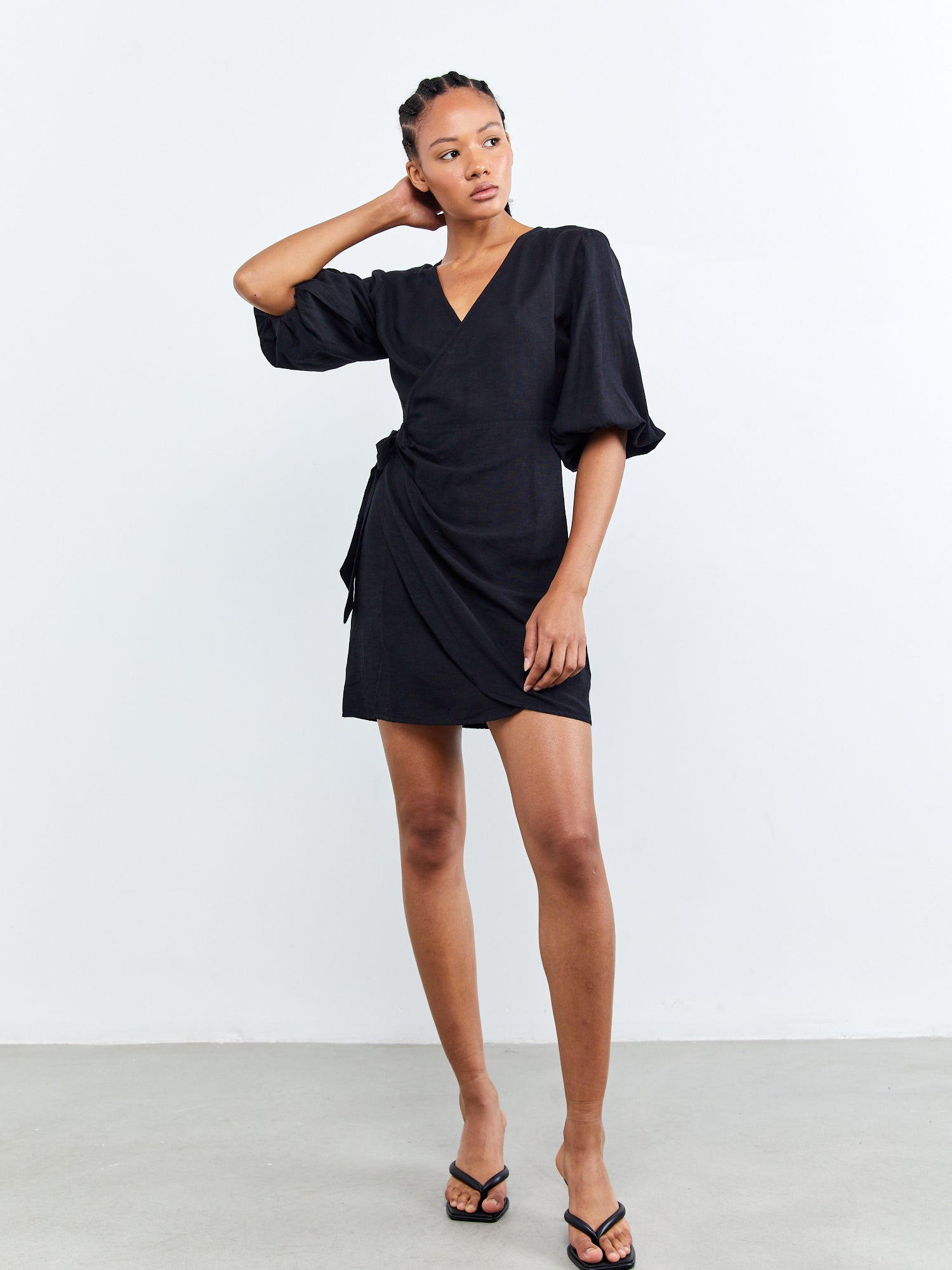 שמלת מעטפת בשילוב שרוולים נפוחים- NA-KD|נייקד