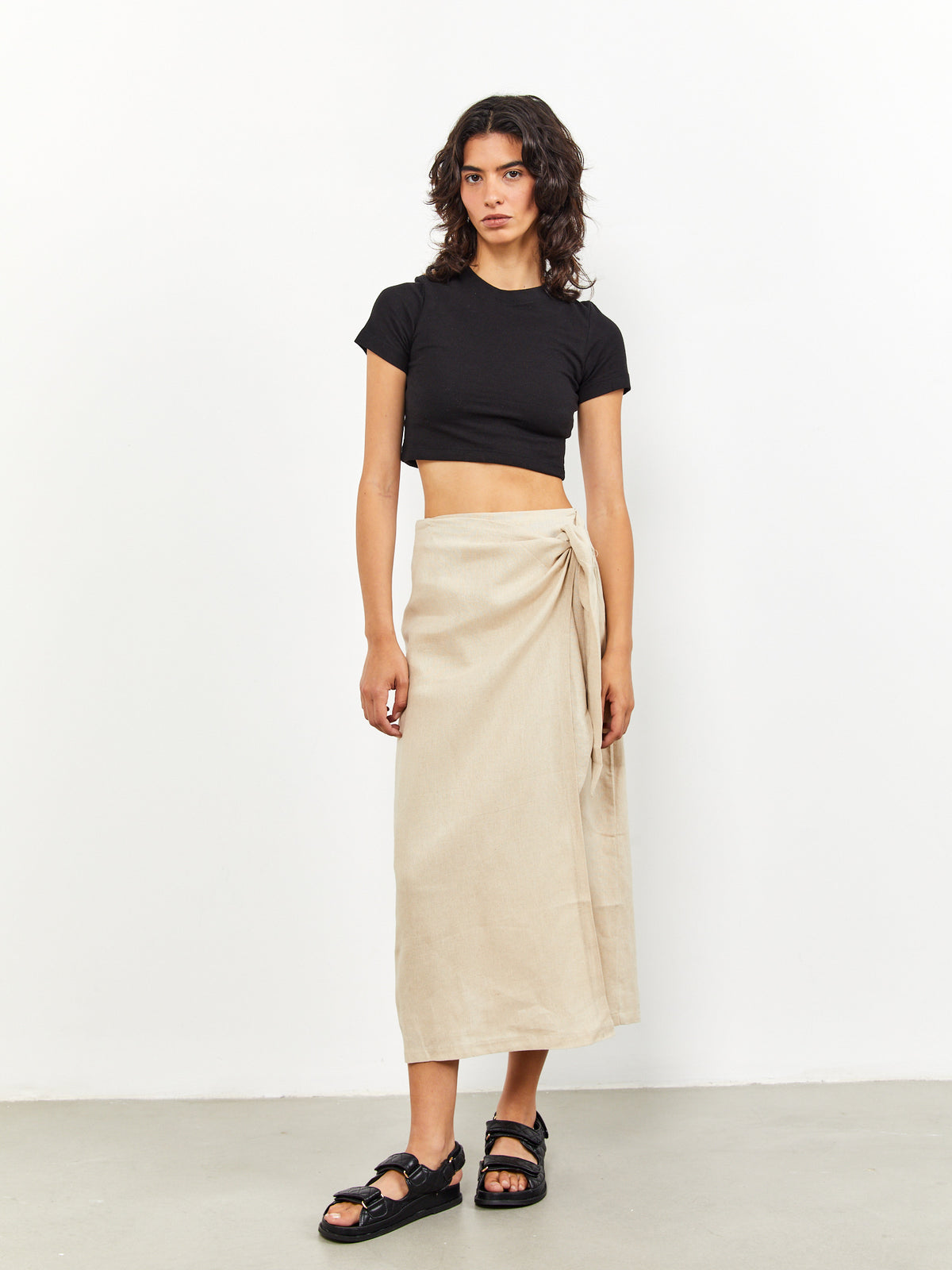 חצאית מעטפת באורך מידי