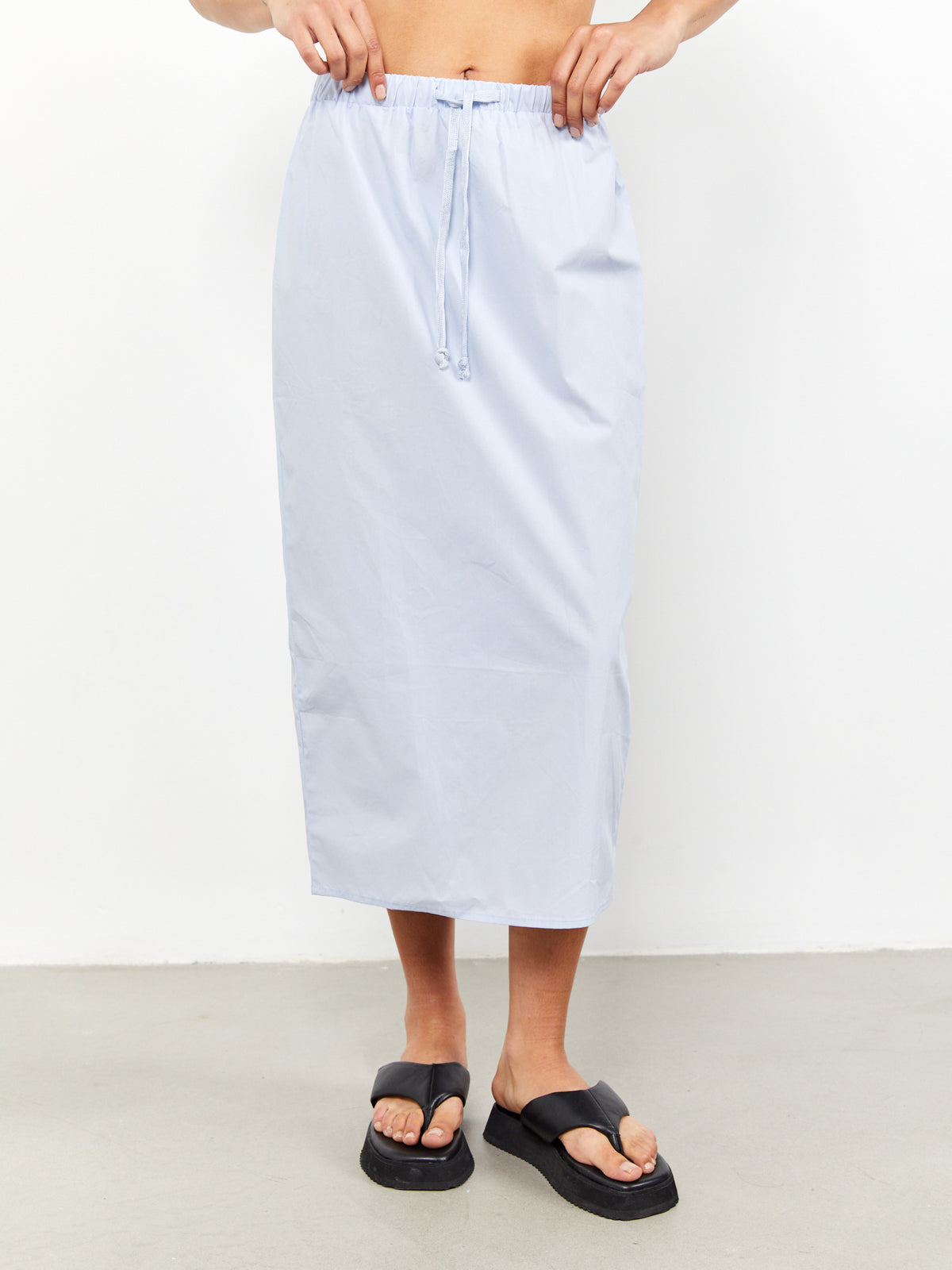 חצאית מידי בגזרה ישרה