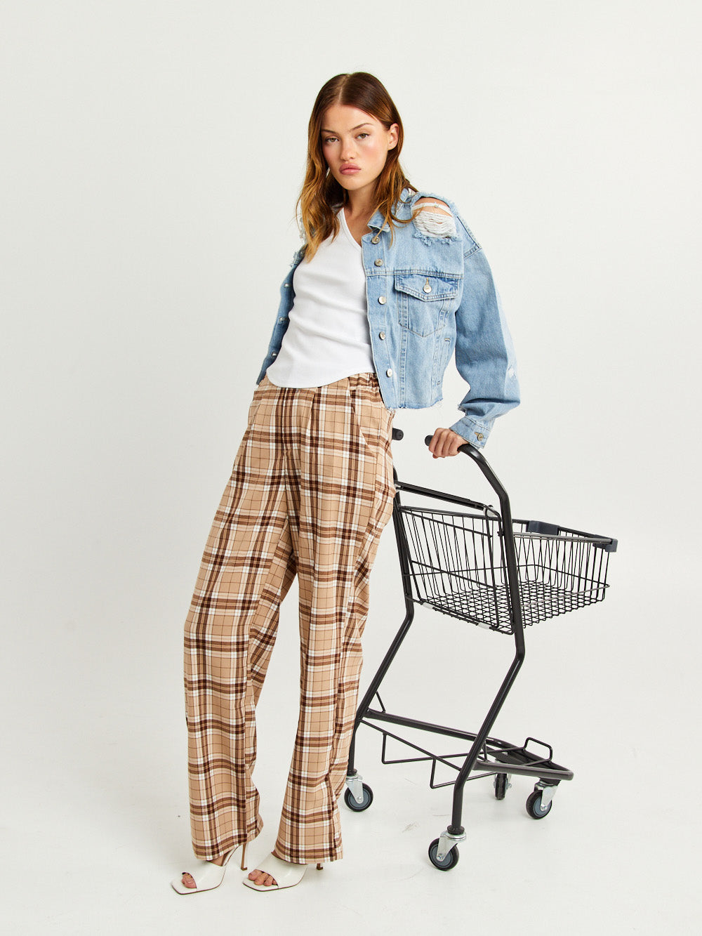 מכנסיים מחויטים משבצות