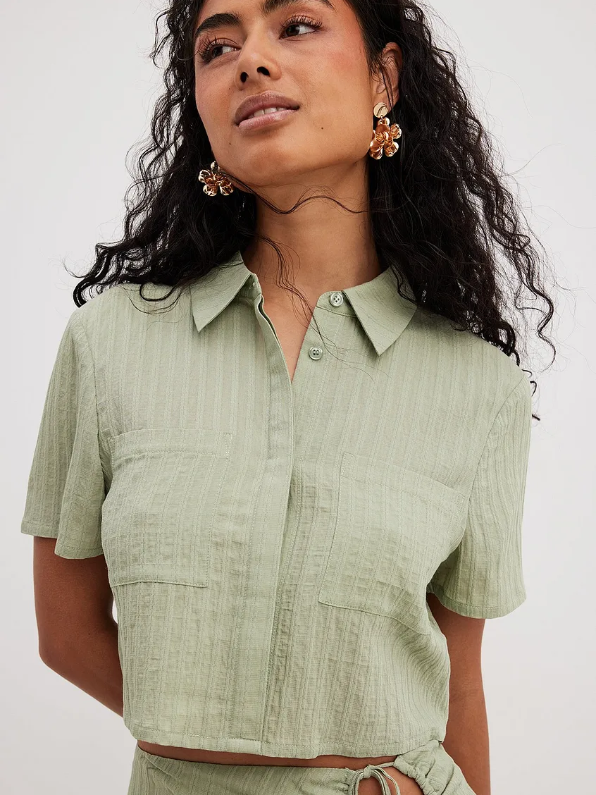 חולצה מכופתרת בדוגמת פסים