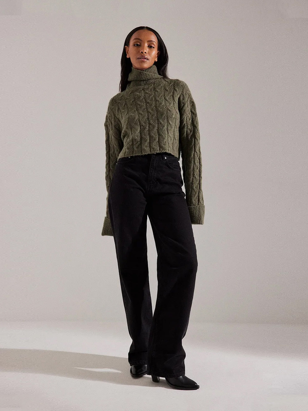 סוודר גולף בגזרת קרופ ANIKA TELLER X NA-KD