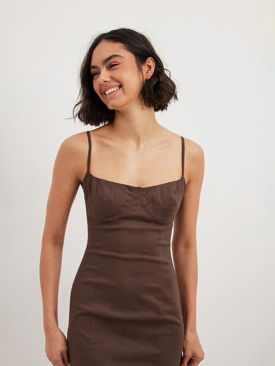 שמלת מידי קלאסית בשילוב פשתן