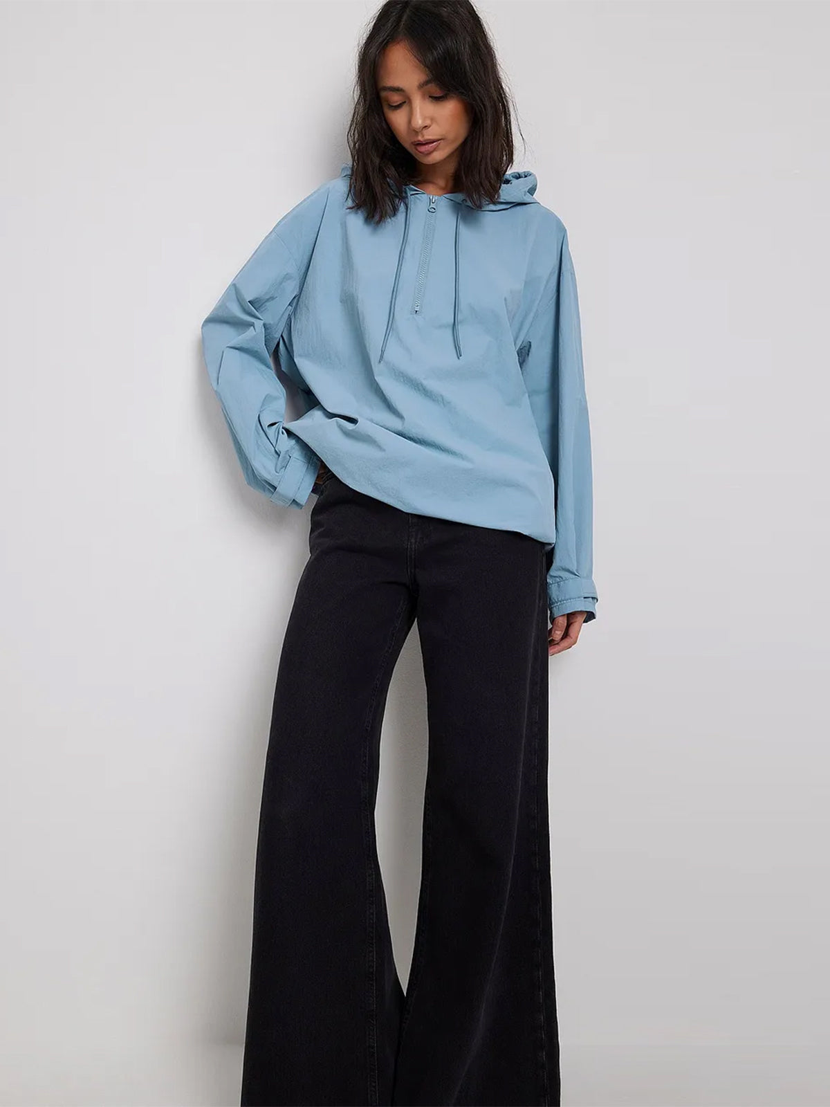 קפוצ'ון ניילון חצי רוכסן אוברסייז ANGELICA BLICK X NA-KD