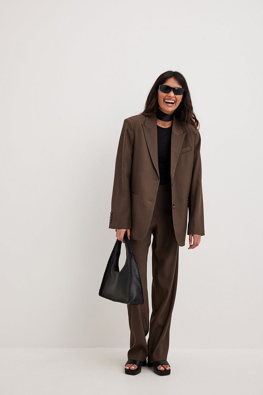 בלייזר אוברסייז עם כתפיים מחודדות