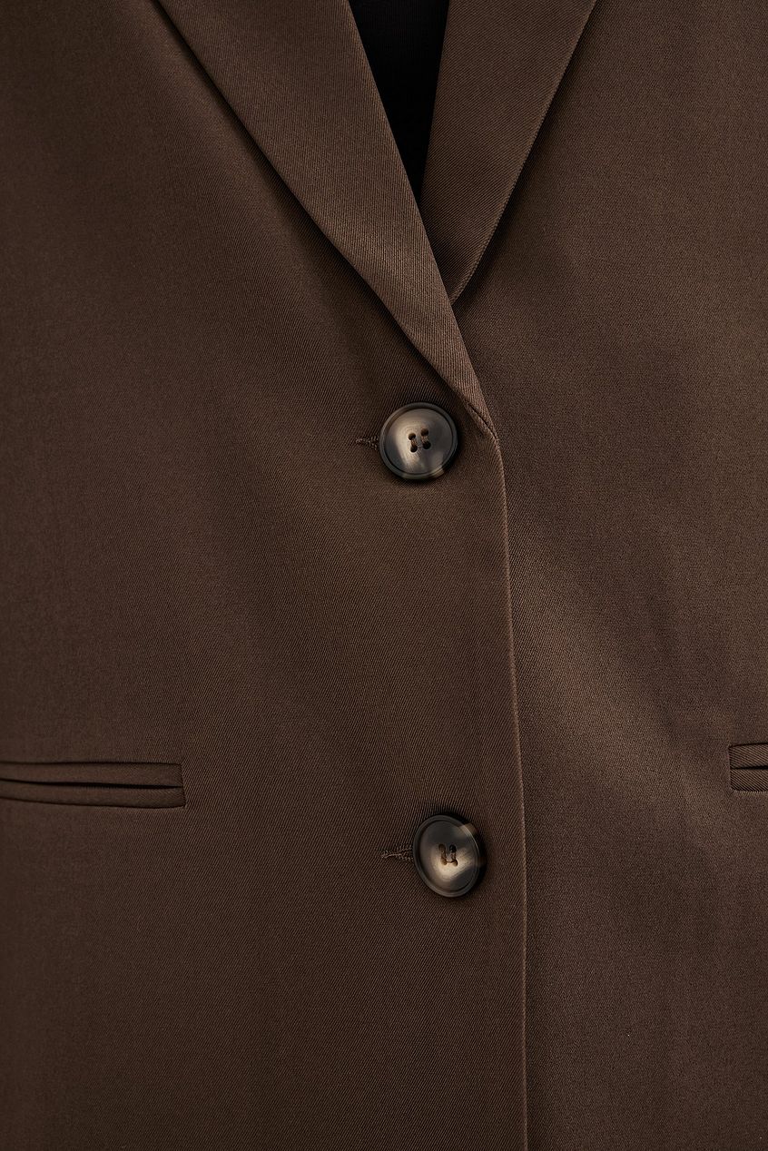 בלייזר אוברסייז עם כתפיים מחודדות