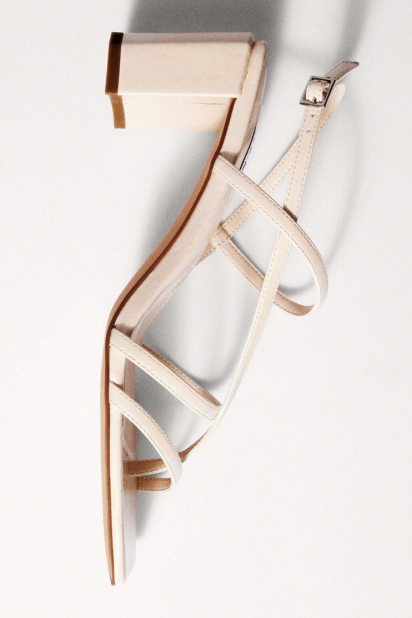 סנדלים עם עקב בלוק ורצועות- NA-KD|נייקד