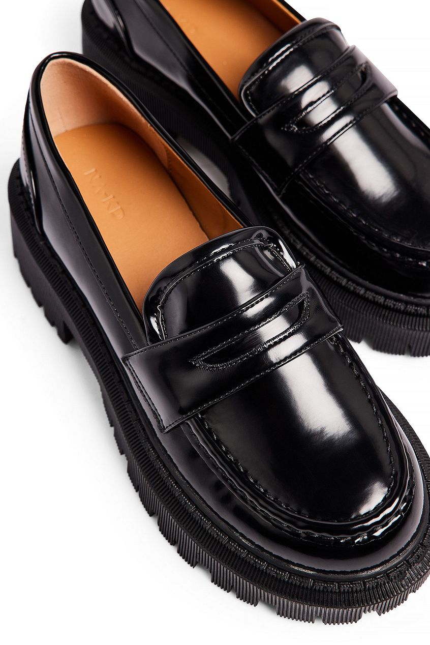 נעלי רטרו עם סוליה עבה