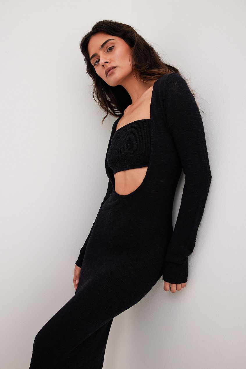 שמלת מקסי סרוגה עם מחשוף עמוק ושרוולים ארוכים