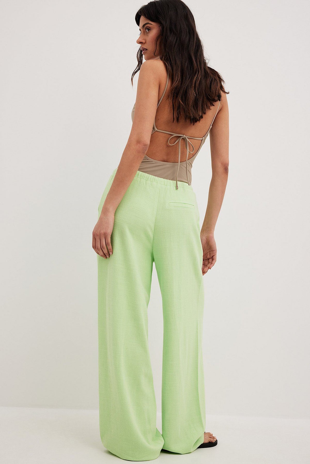 מכנסיים עם מותן גמישה ושרוך קשירה Josefine HJ x NA-KD