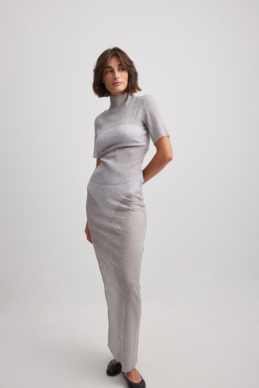 טופ גולף צמוד מבד מובנה Josefine HJ x NA-KD