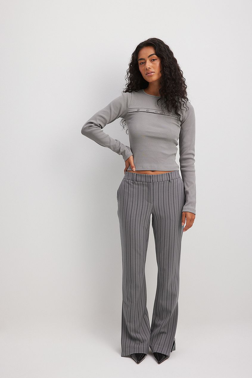 טופ ריב עם שרוולים ארוכים ופתחים בחזה