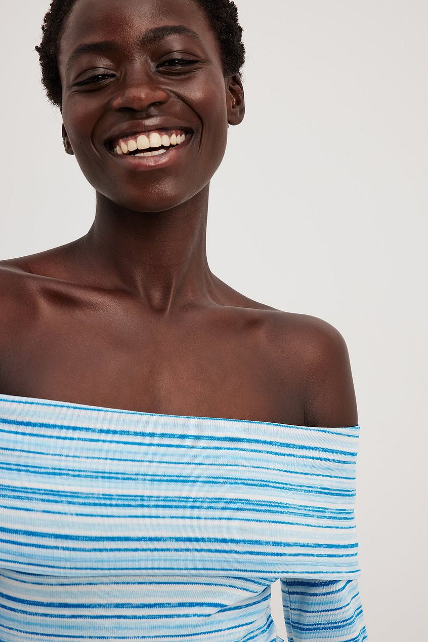 שמלת מיני סטרפלס עם שרוולים מתרחבים