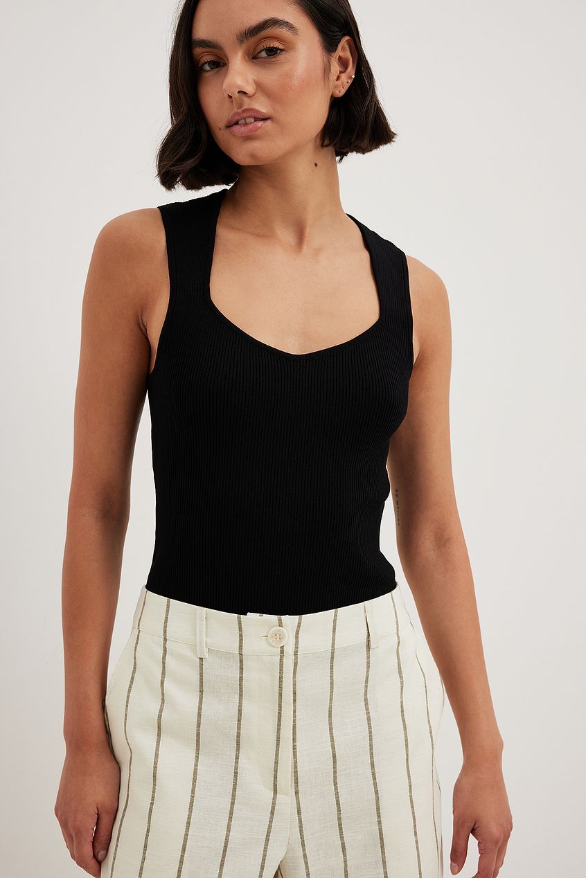 גופיית ריב עם מחשוף עגול עמוק- NA-KD|נייקד