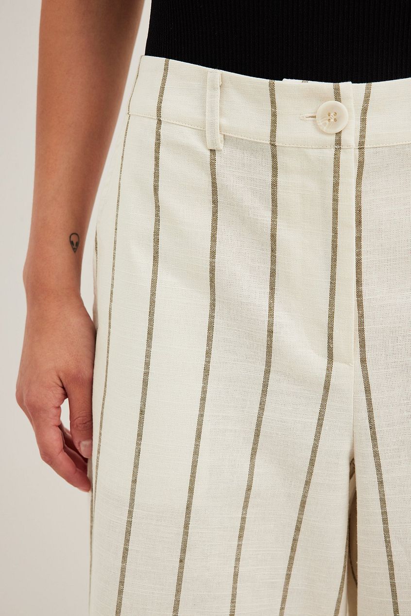 מכנסי פשתן בגזרה ישרה ובמותן בינונית Lillie Grace x NA-KD