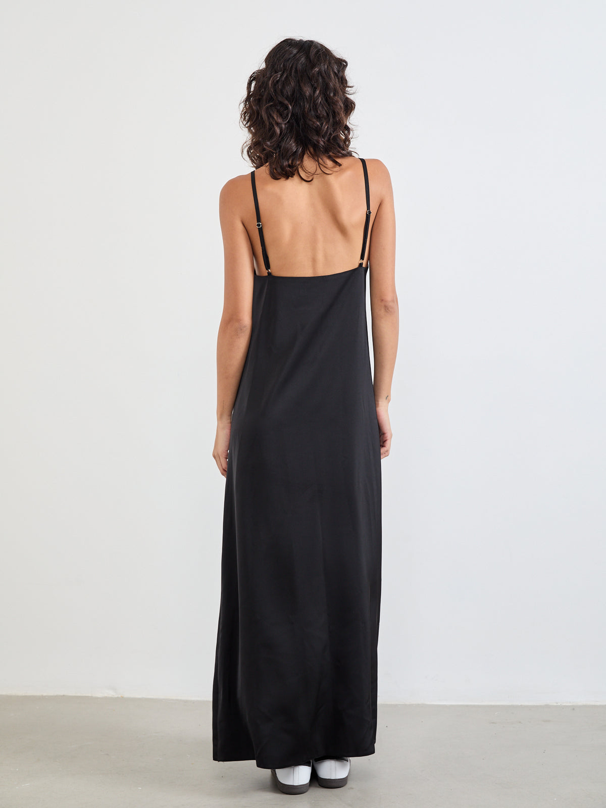 שמלת סאטן מקסי