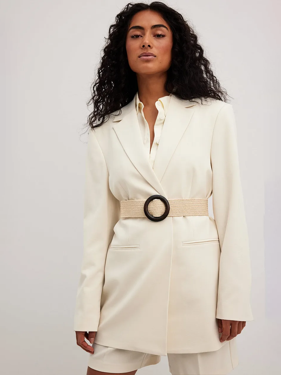 בלייזר אוברסייז בשילוב חגורה