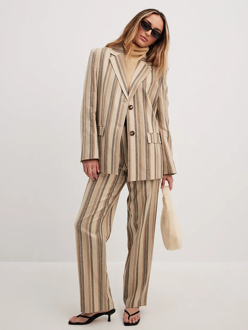 מכנסיים מחוייטים בשילוב פשתן