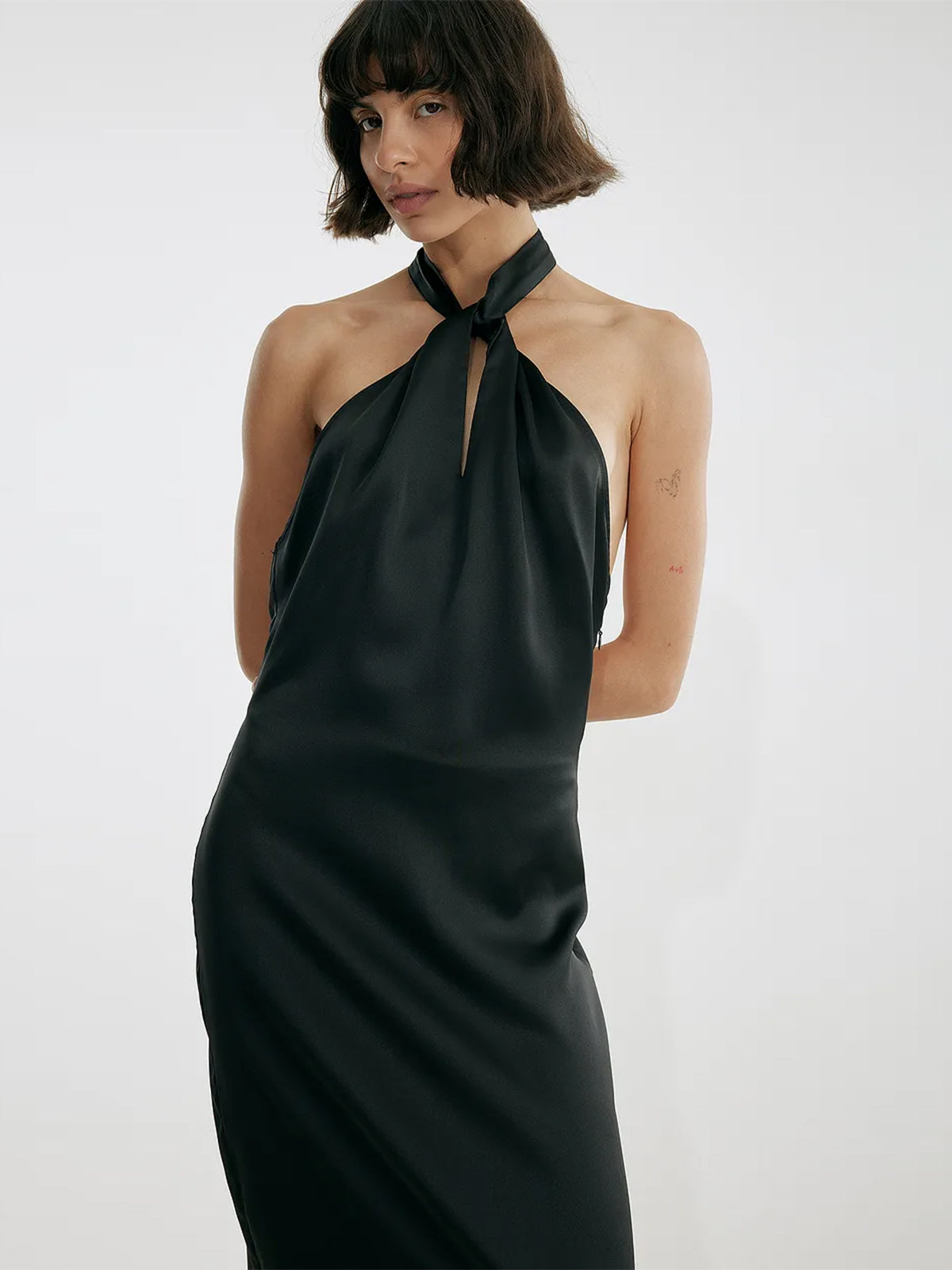 שמלת מידי סאטן צווארון קולר JOSEFINE HJ X NA-KD