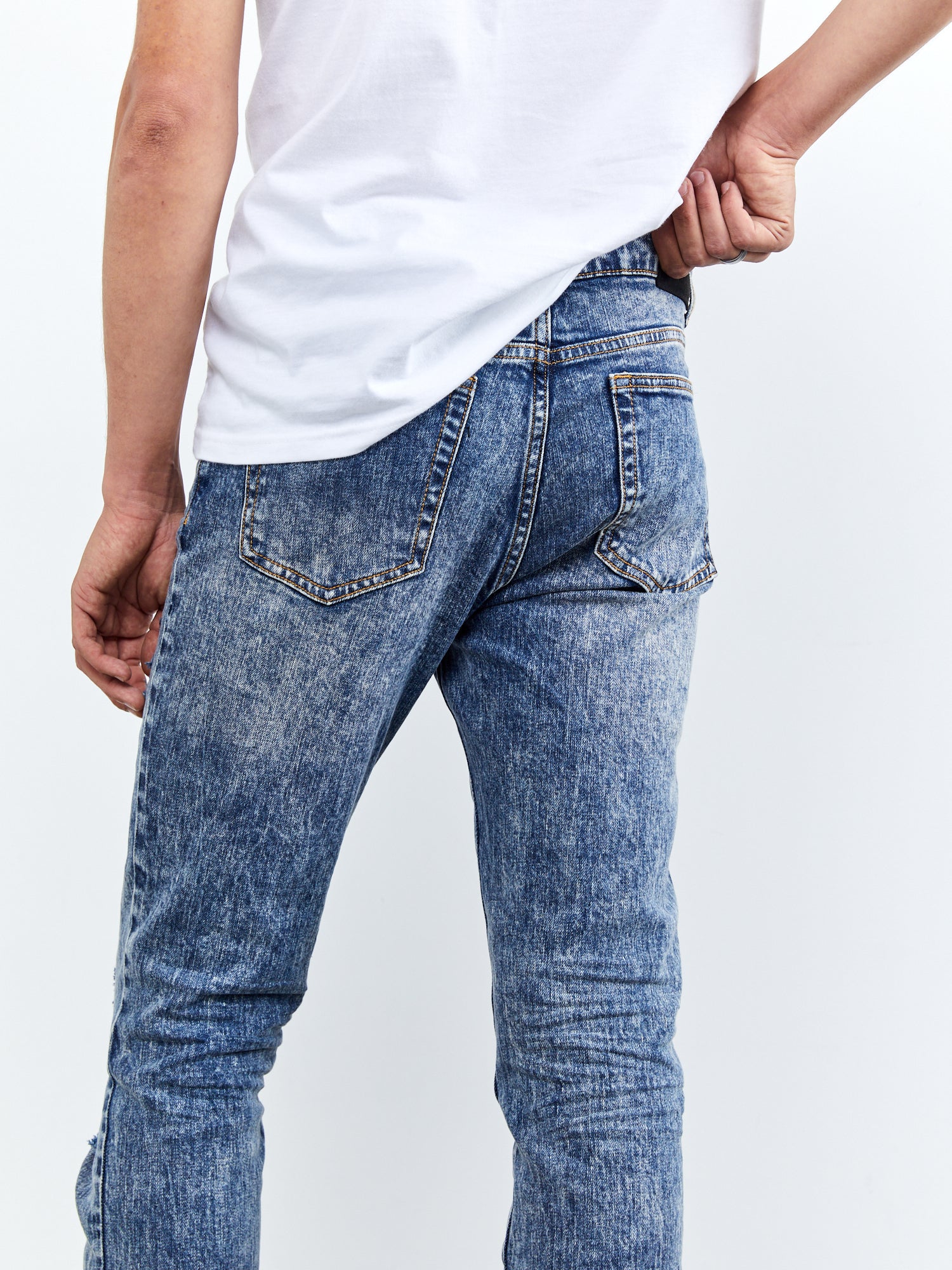 ג'ינס SLIM LEG במראה משושפשף- FOREVER 21|פוראבר 21