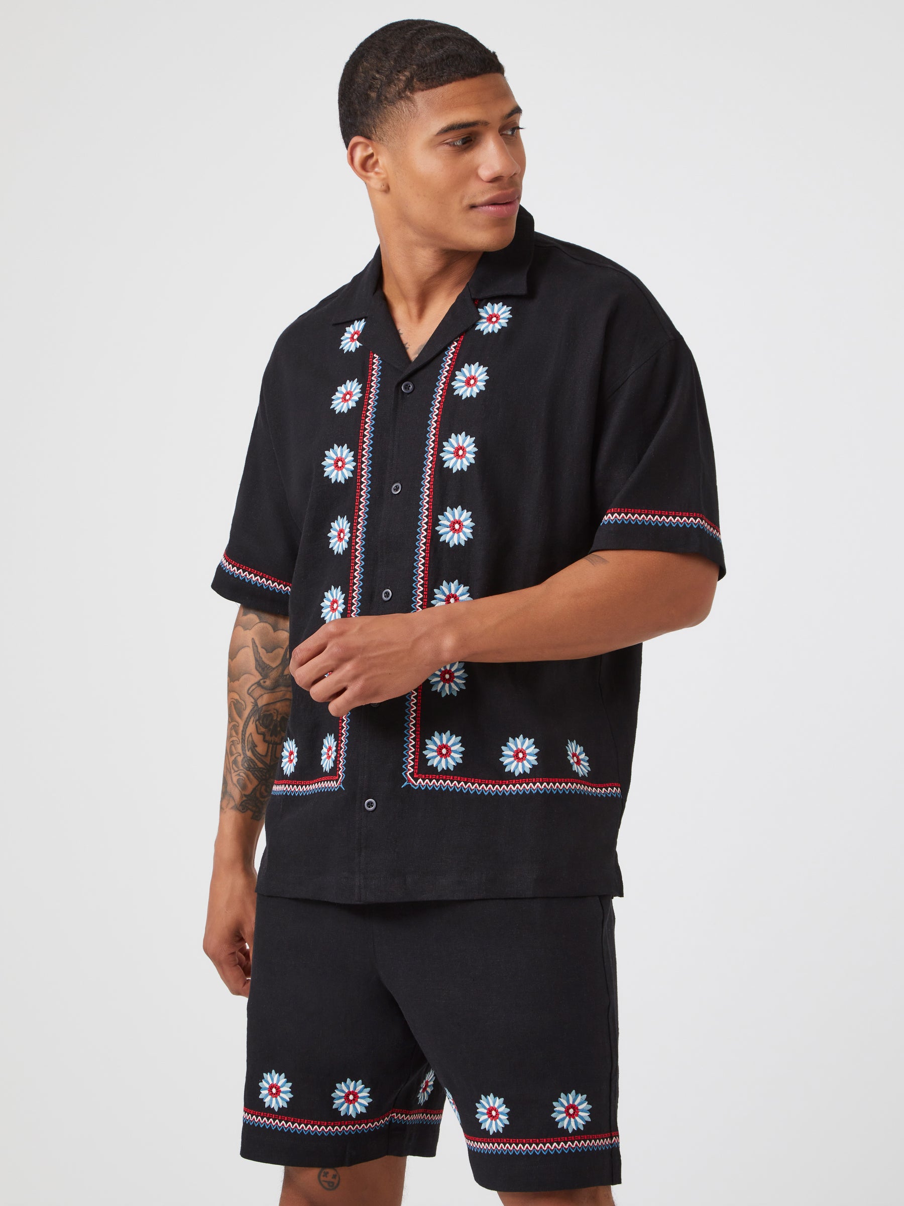 חולצת הוואי פרחונית בשילוב פשתן- FOREVER 21|פוראבר 21