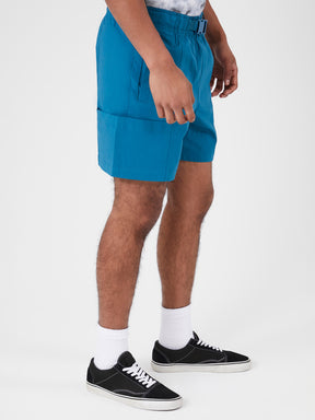 מכנסיים קצרים בשילוב חגורת קליפס