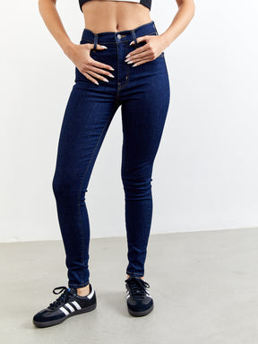 ג'ינס בגזרת SUPER SKINNY