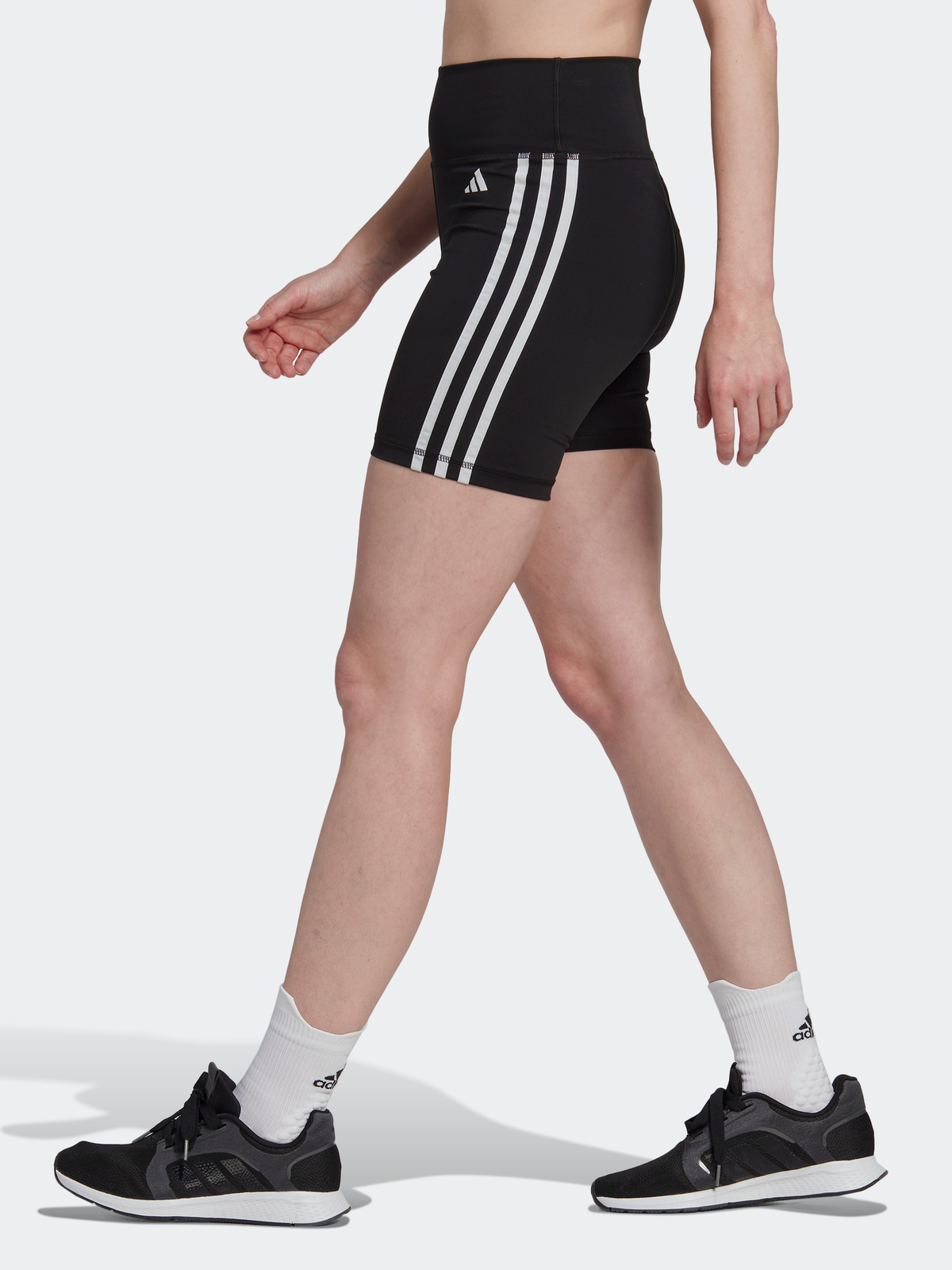 טייץ קצר בשילוב חומרים ממוחזרים