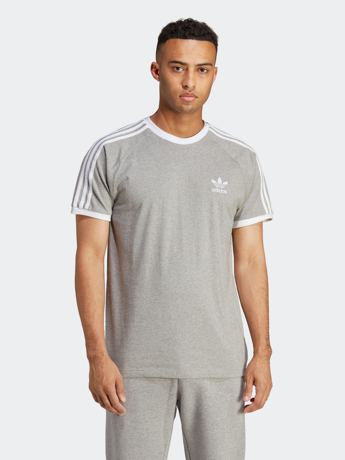 טישרט SLIM FIT בשילוב פסי המותג