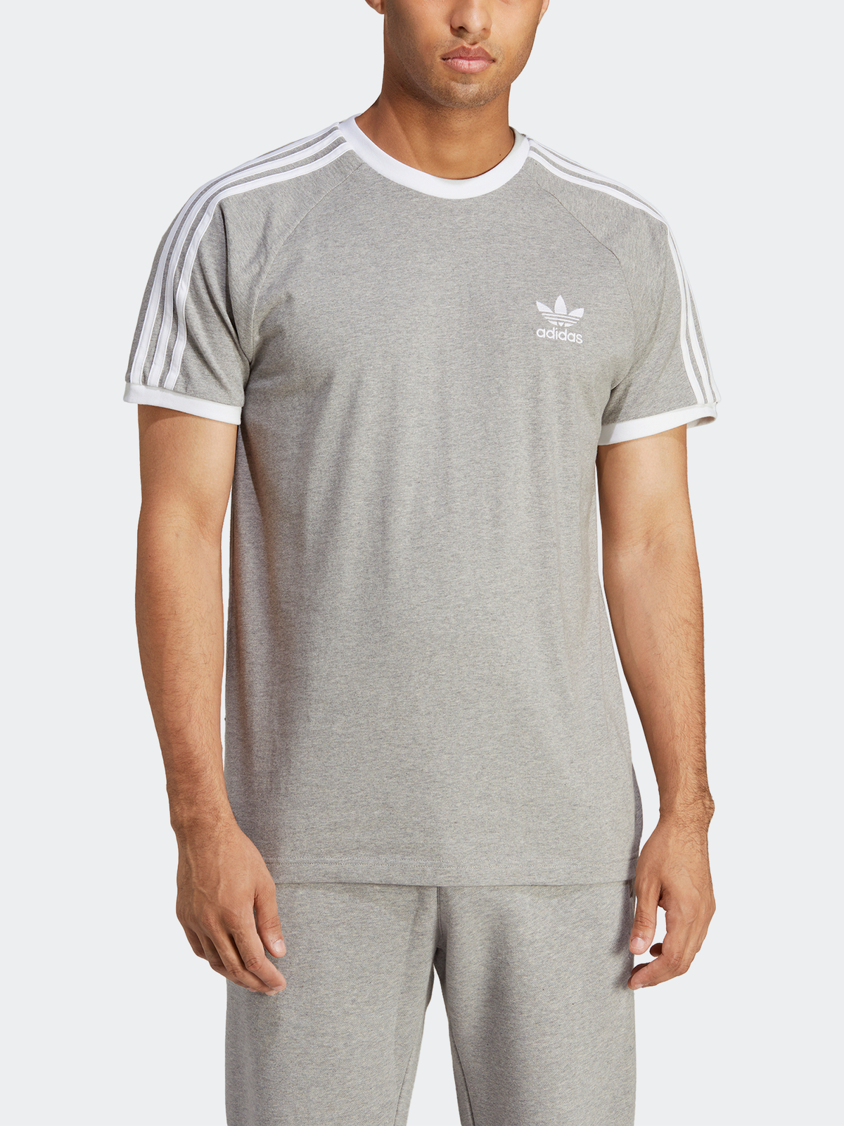 טישרט SLIM FIT בשילוב פסי המותג