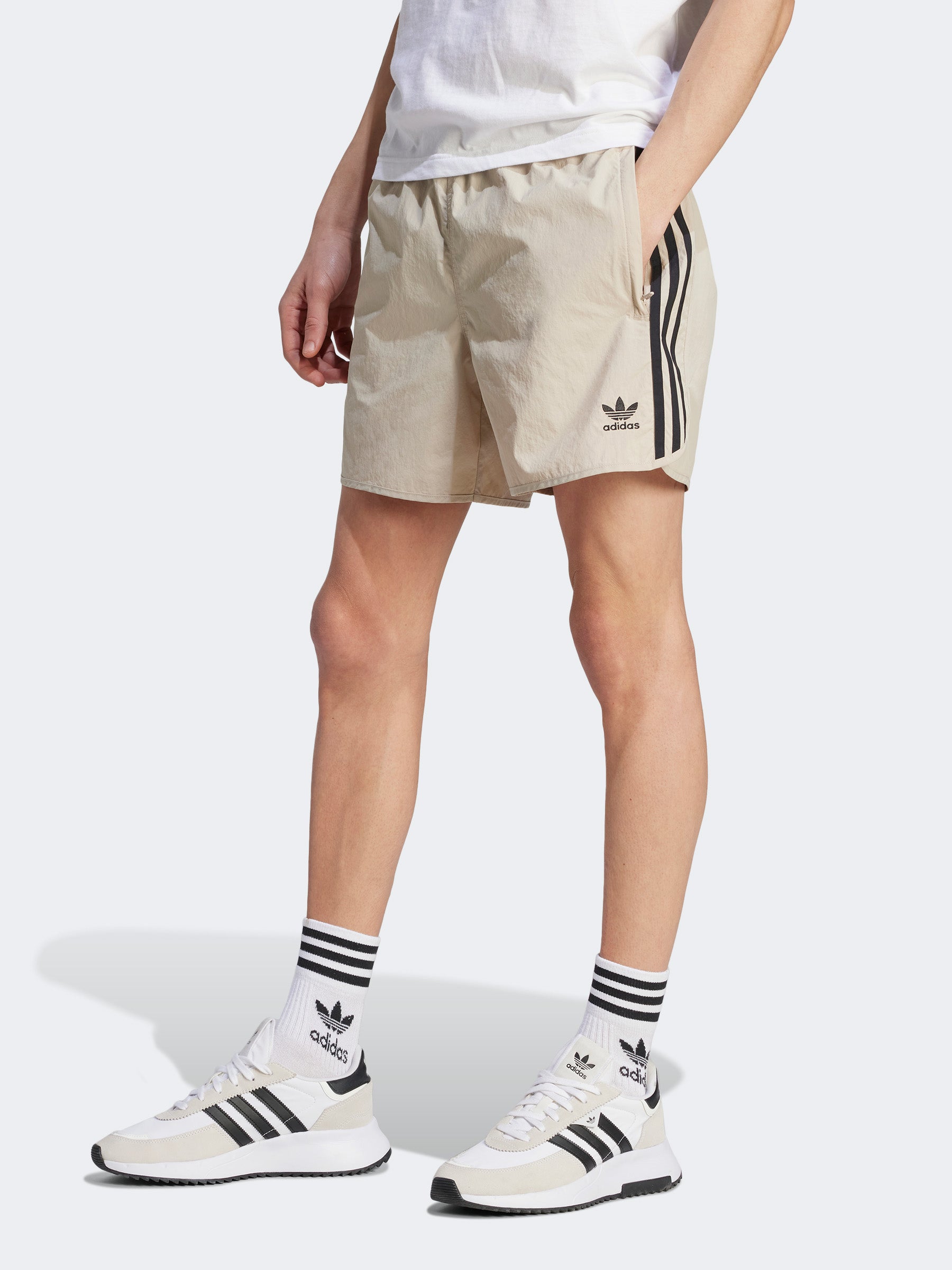 מכנסי ניילון קצרים מחומרים ממוחזרים- Adidas Originals|אדידס אוריג'ינלס