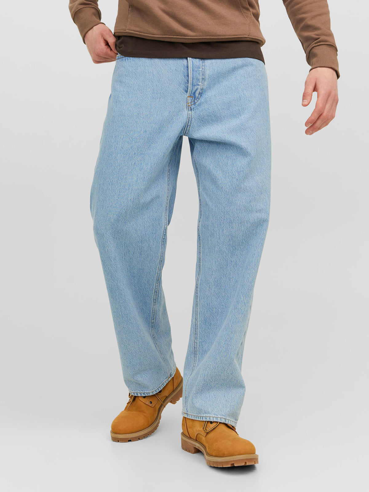 ג'ינס בגזרת אוברסייז / קצר במיוחד