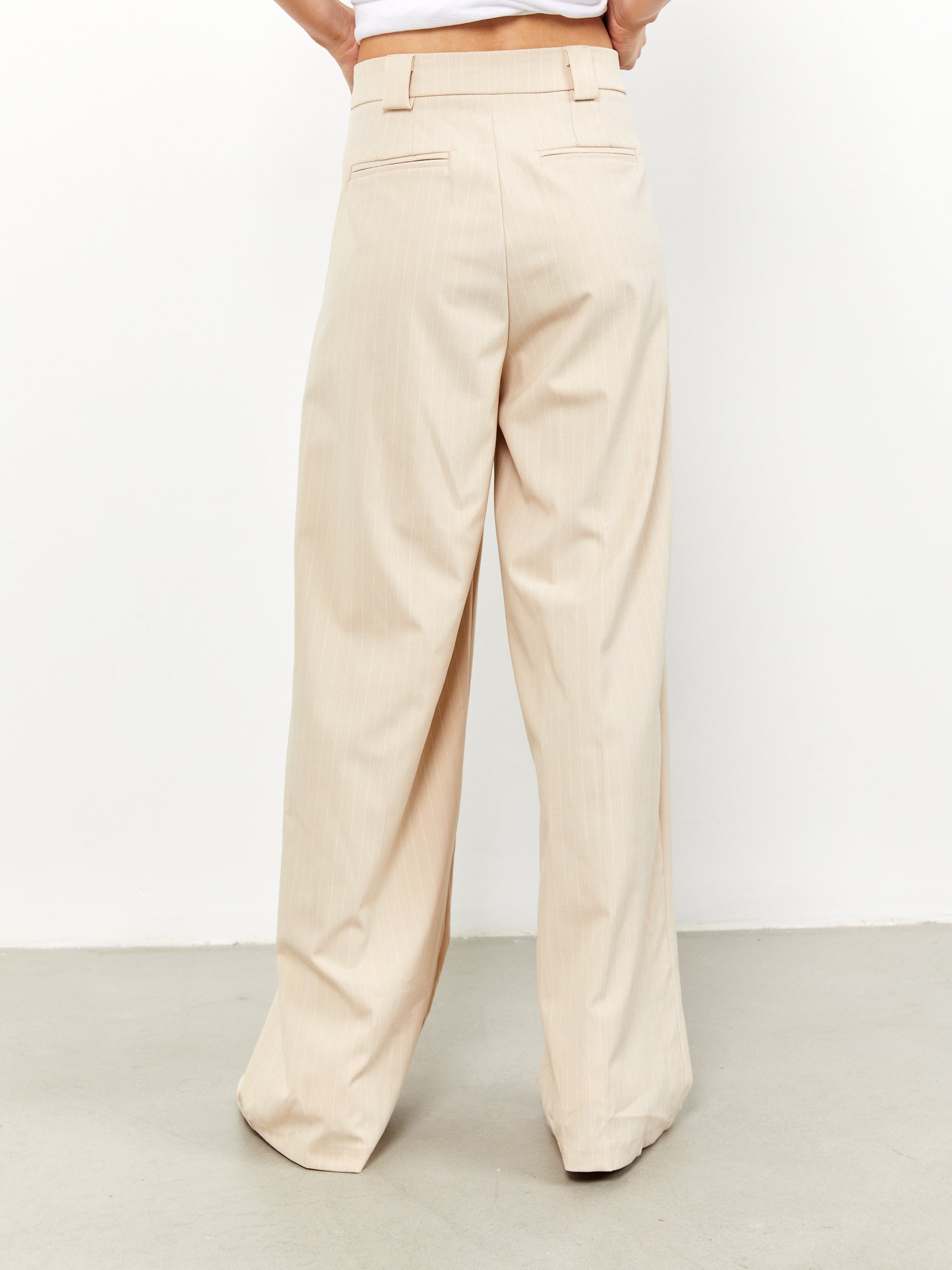 מכנסיים מחוייטים רחבים בדוגמת פסים- Style River|סטייל ריבר