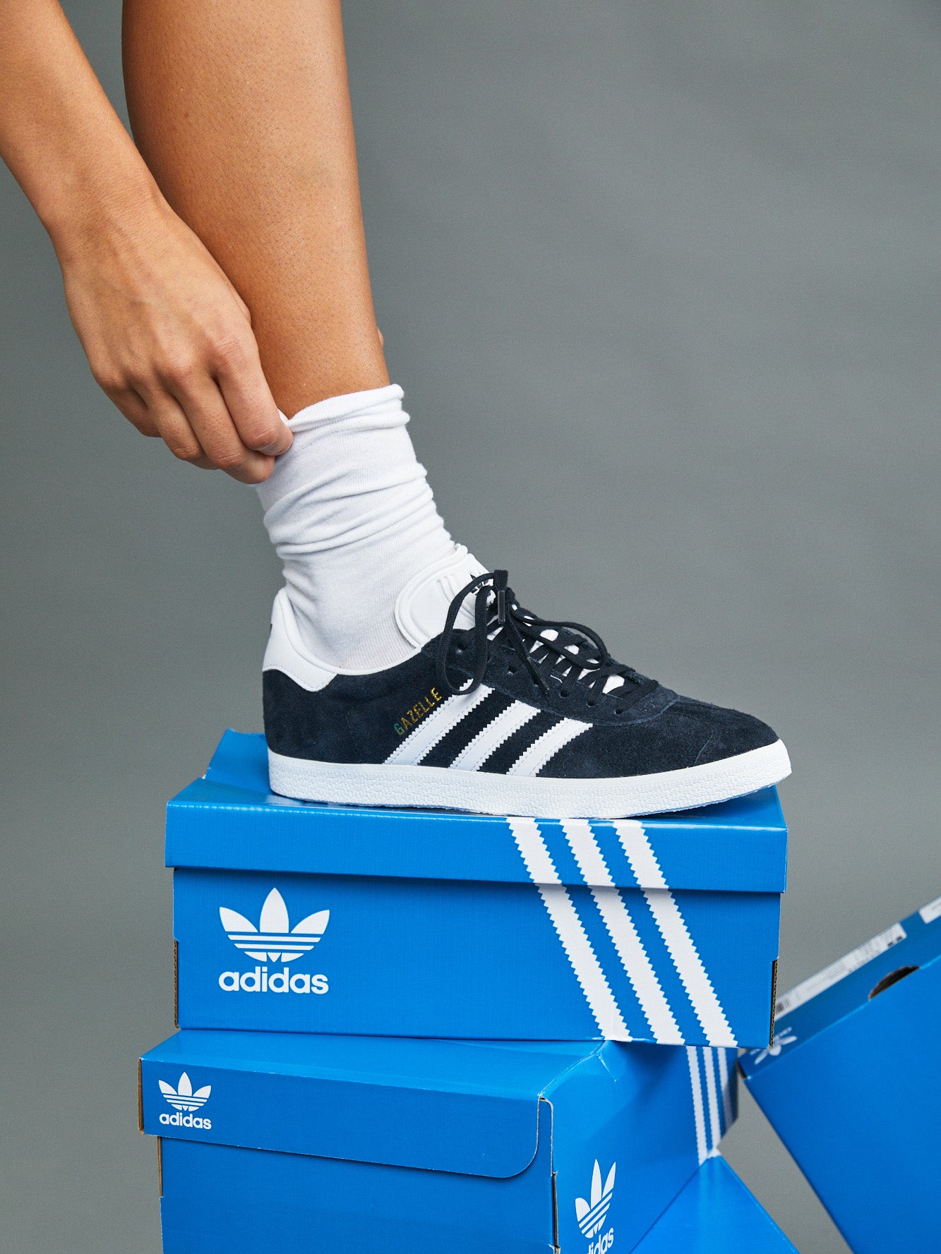 נעלי סניקרס GAZELLE / נשים- Adidas Originals|אדידס אוריג'ינלס